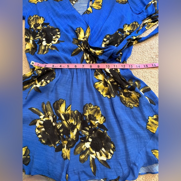 Free People Shorts Romper Women’s Small Blue With Flowers Flowy Arms Waist Tie - Picture 11 of 12